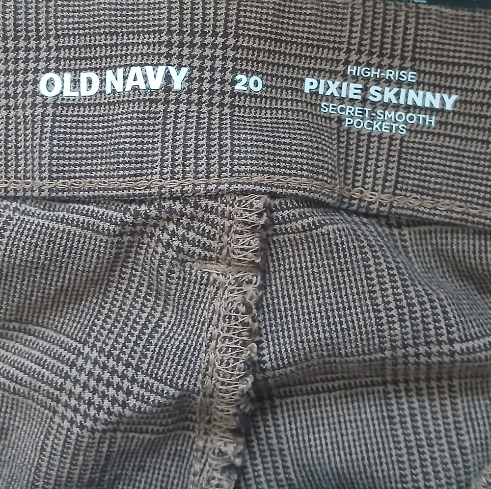 Old Navy - Women’s High Rise Pixie Skinny Secret Smooth Pockets Pants. Size 20 - Picture 2 of 8